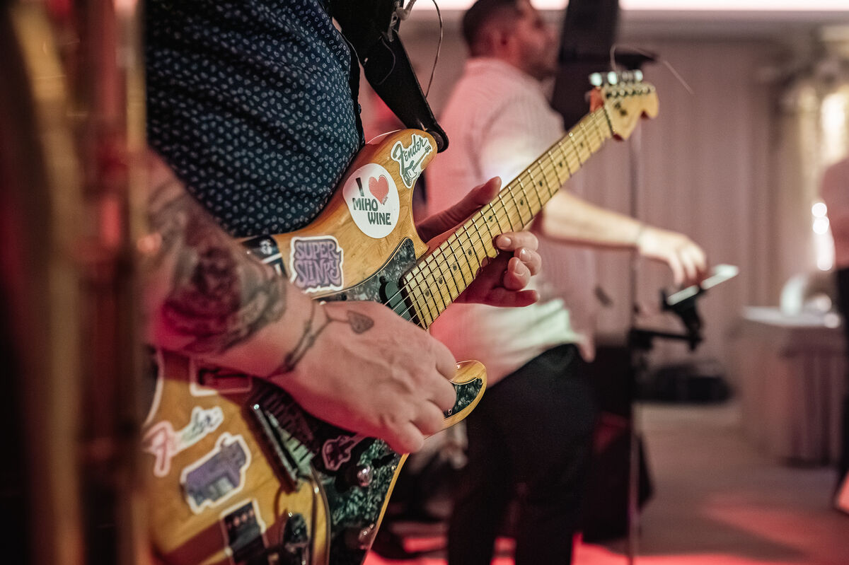 Fender gitara detalj - profesionalna oprema benda Šarmeri